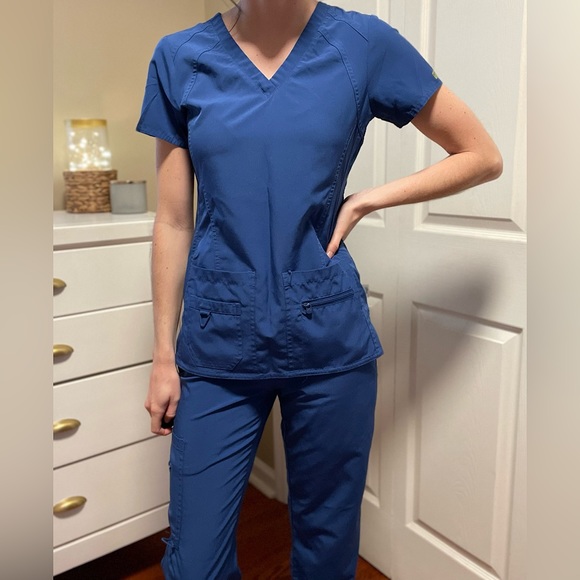 XS Med Couture Women’s ‘Activate’ Scrub Set - Picture 1 of 12